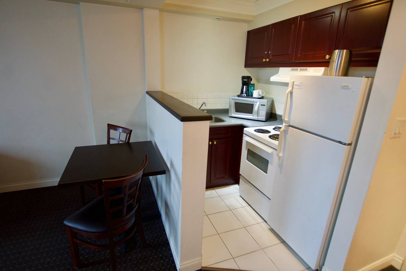 Century-Plaza-Hotel---Spa-Vancouver-Room-77