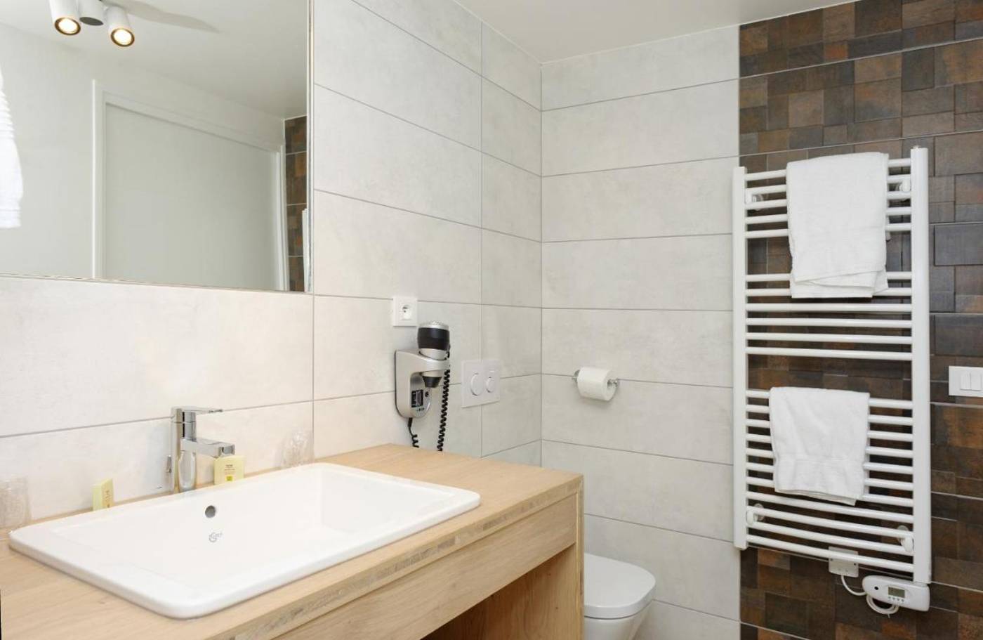 De la Nivelle-France-SAINT-PÉE-SUR-NIVELLE-Room-4