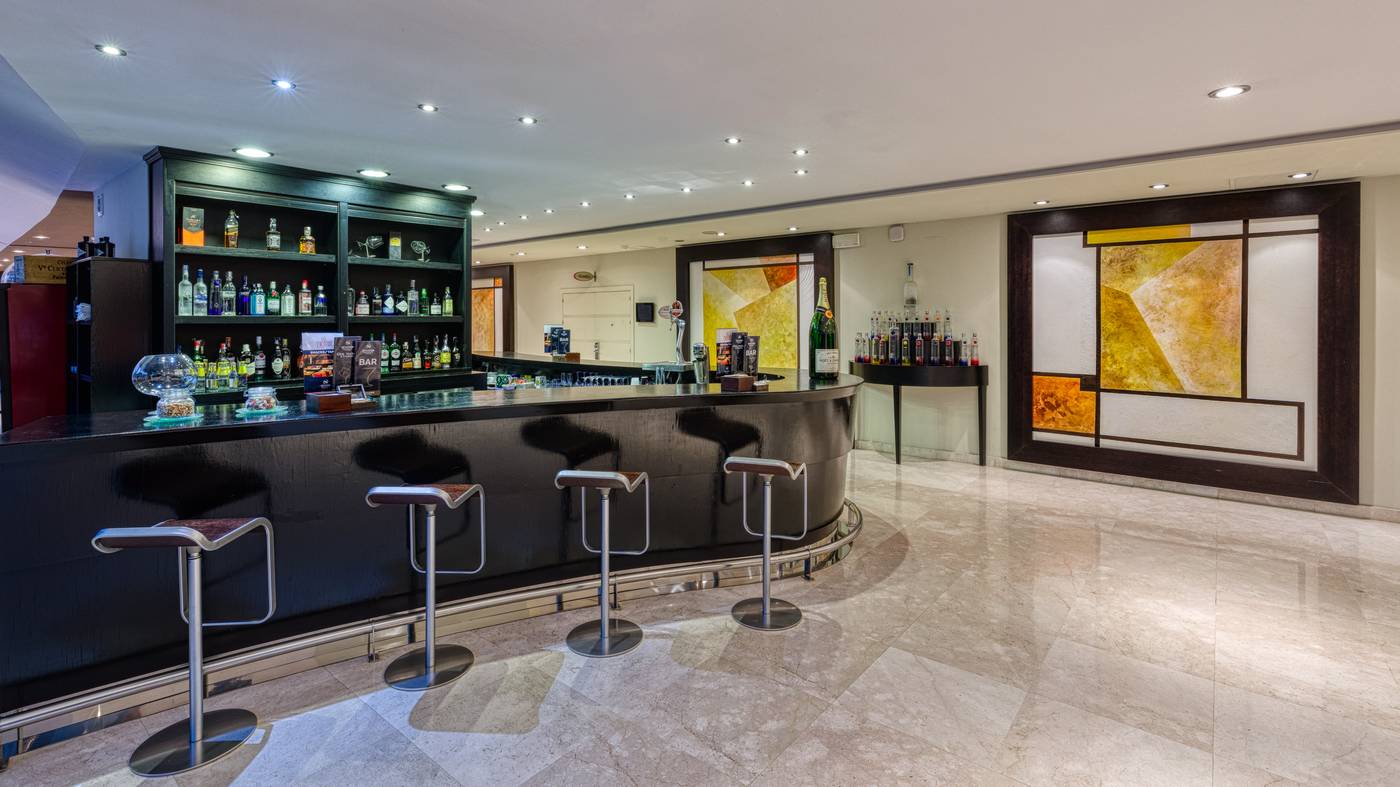 Senator-Banus---Adults-Recommended-Bar-35