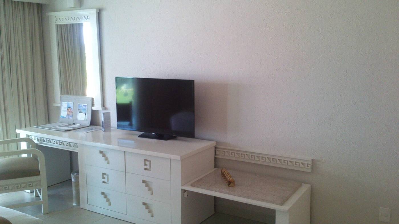 Bluebay-Grand-Esmeralda-Room-37