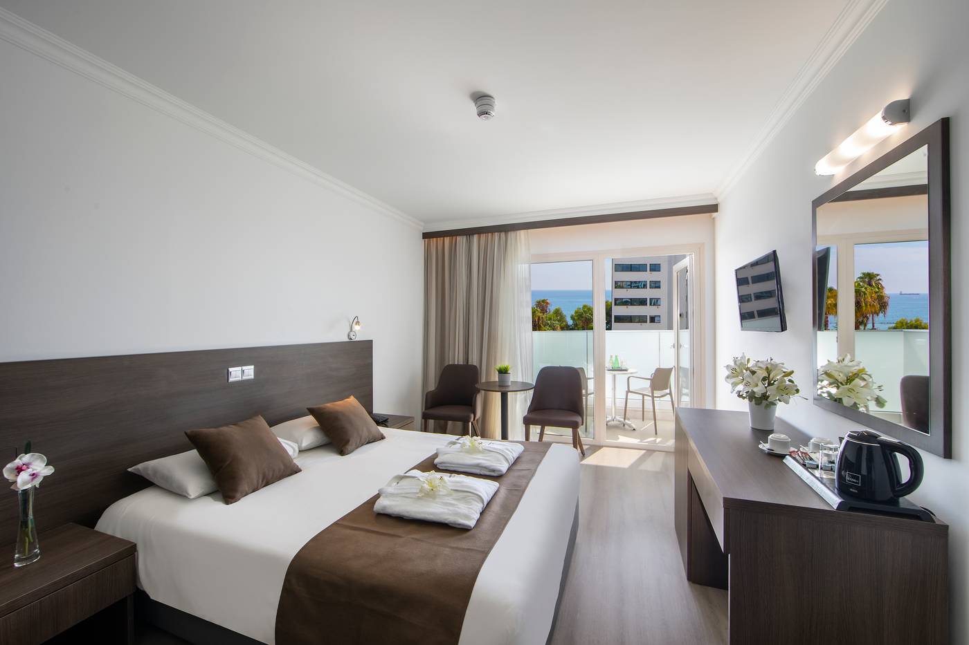 Kapetanios-Limassol-Hotel-Room-6