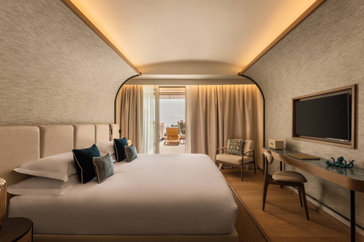 Mazzaro-Sea-Palace-Room-10