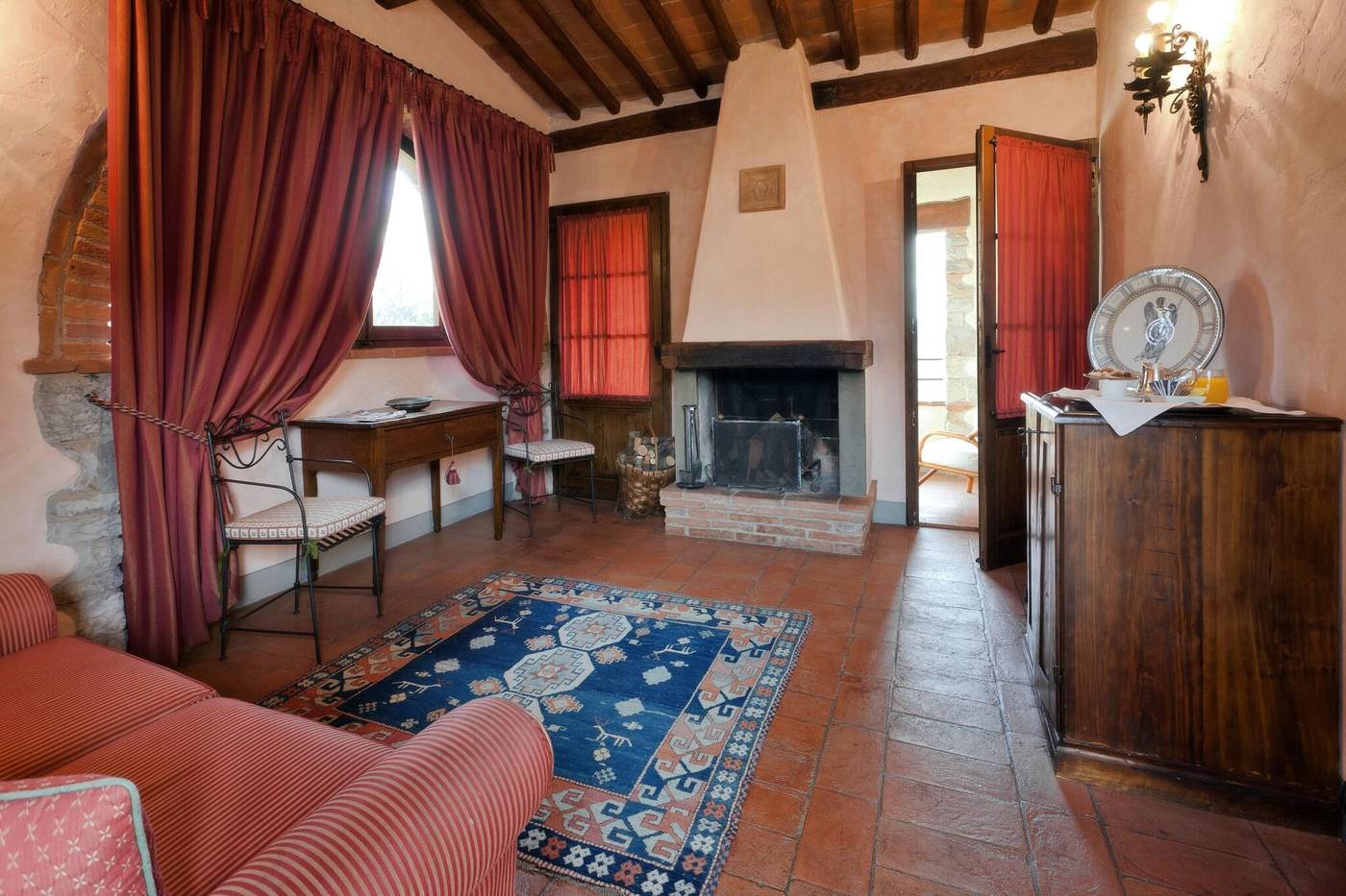 Castello-Di-Spaltenna-Room-28