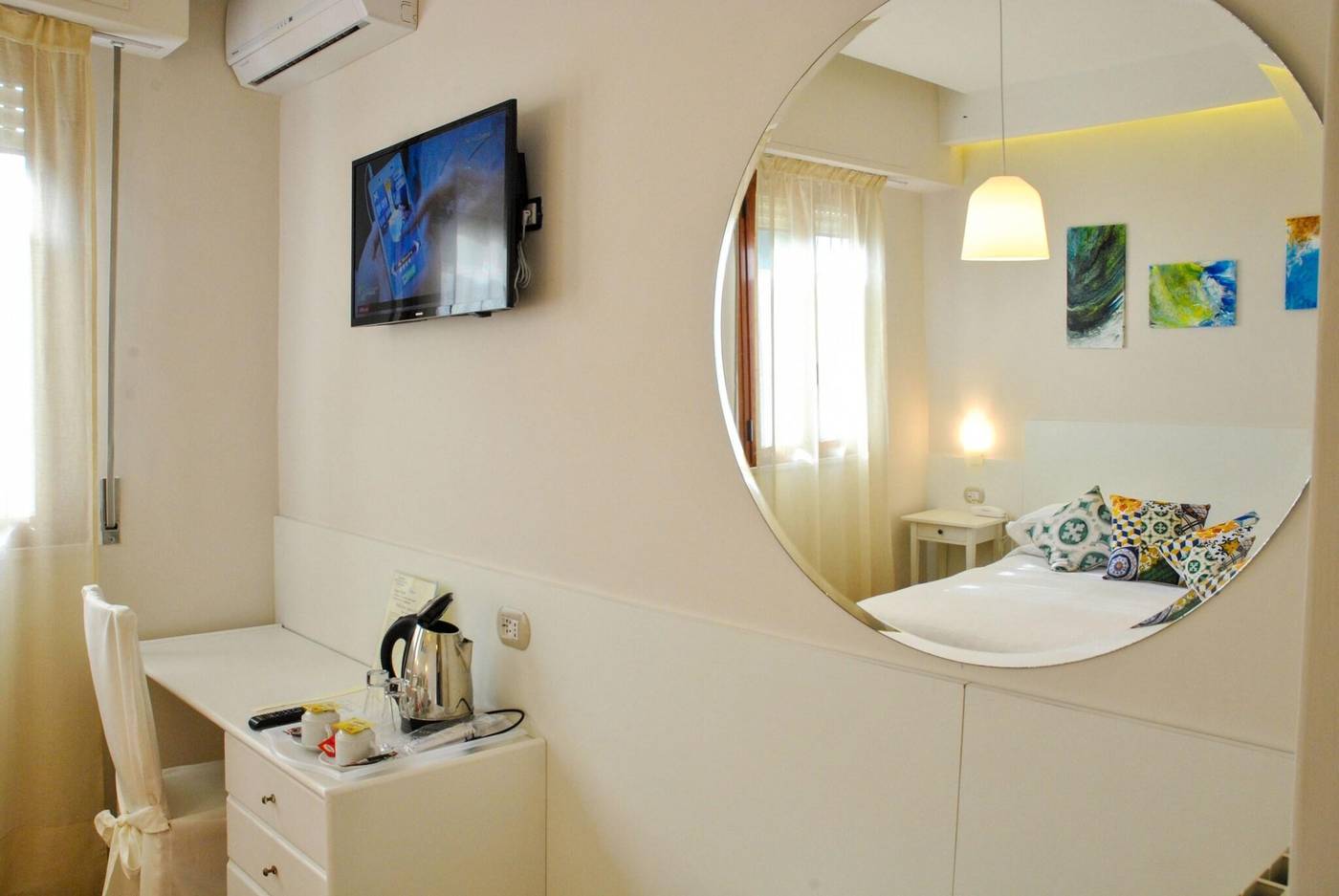 Villa-Fiorita-Room-17