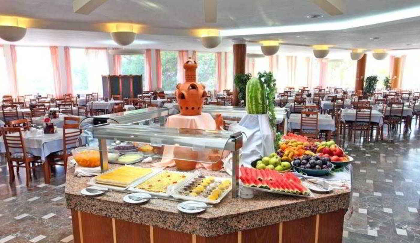 Sirenis-Seaview-Country-Club-Restaurant-38