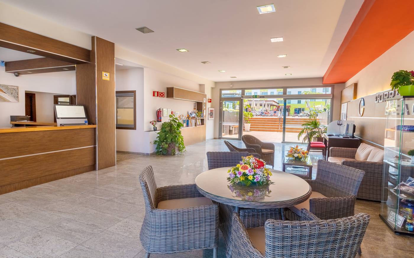 Hotel-LIVVO-Corralejo-Beach-Lobby-61