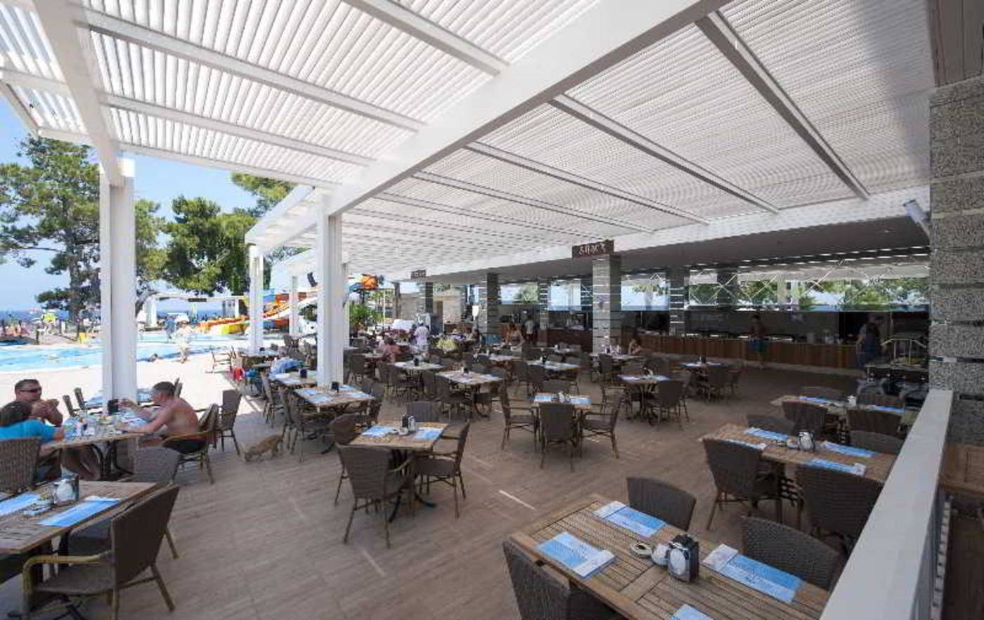 Crystal-Aura-Beach-Resort---Spa-Bar-62