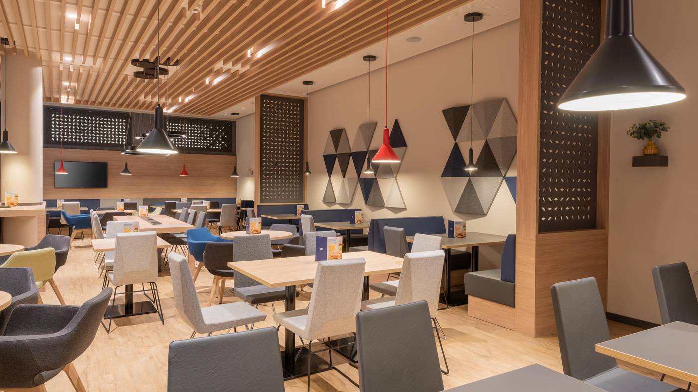 Holiday-Inn-Express-and-Suites-Potsdam-Restaurant-17