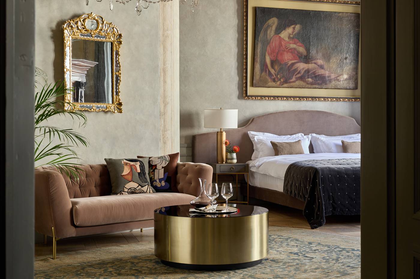 H15-Luxury-Palace-Room-31