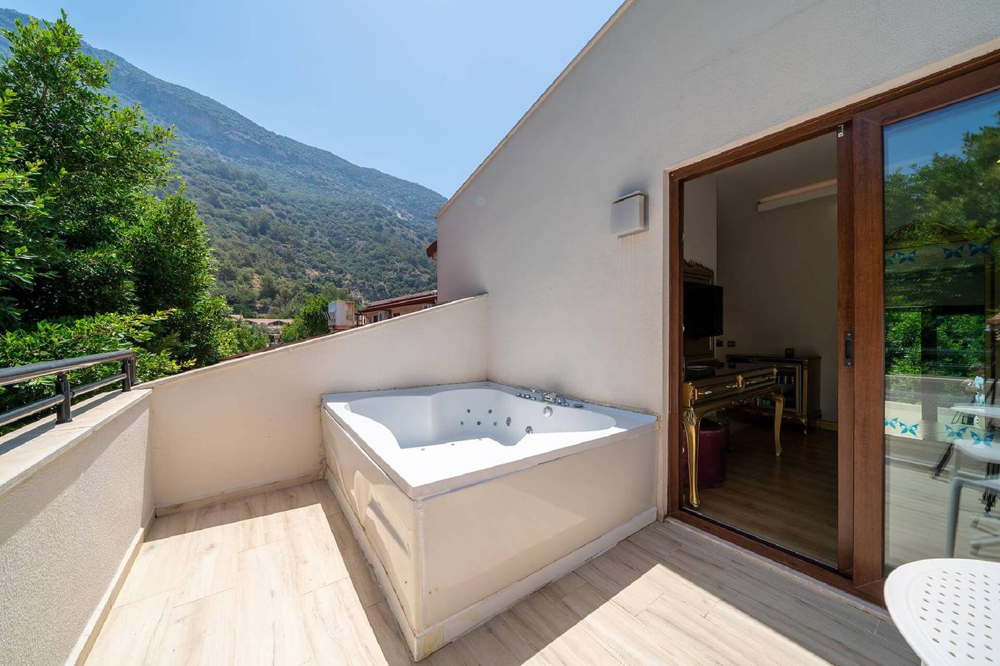 Sundia-By-Liberty--l-deniz-Room-36