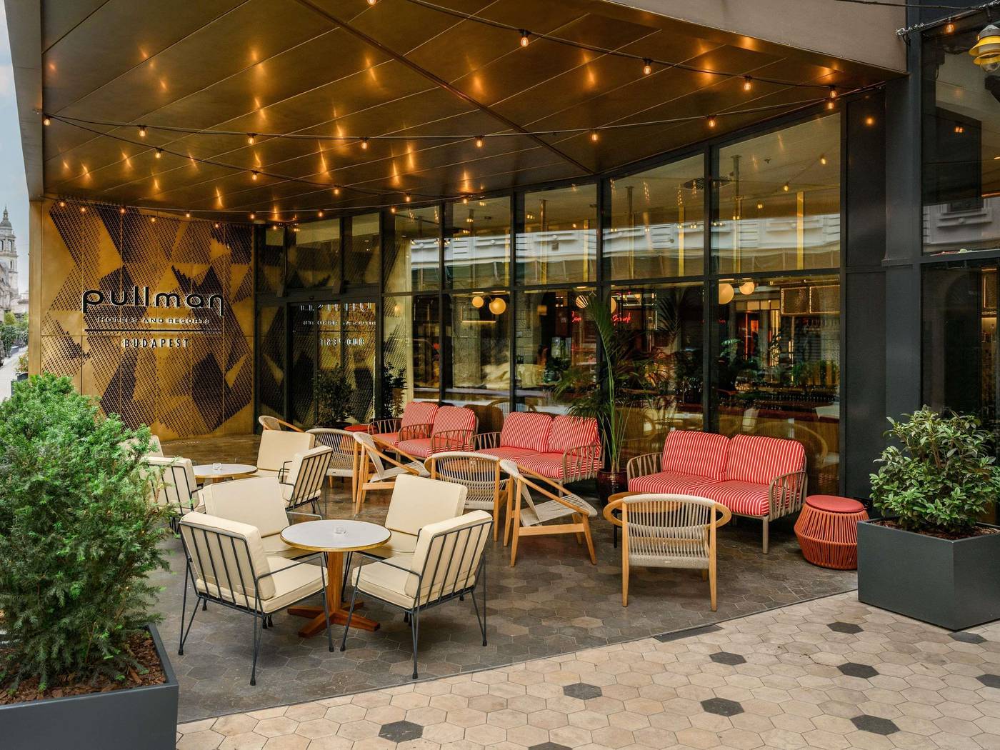 Pullman-Budapest-General-view-55