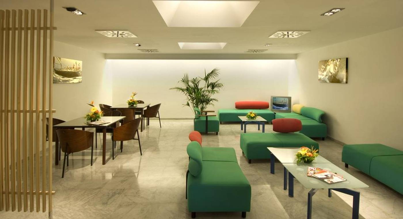 Hotel-Nautico-Lobby-13
