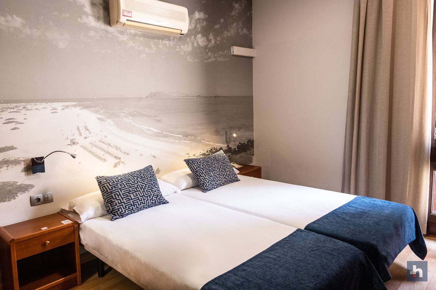 Adonis-Plaza-Room-13