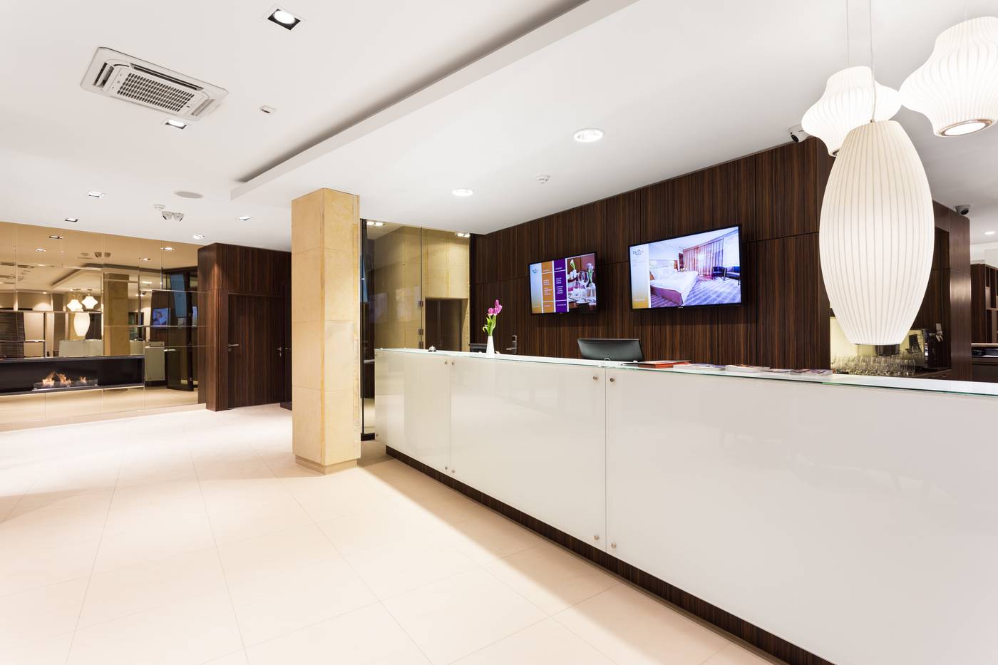 DeSilva Premium Poznan-Poland-POZNAN-Lobby-6