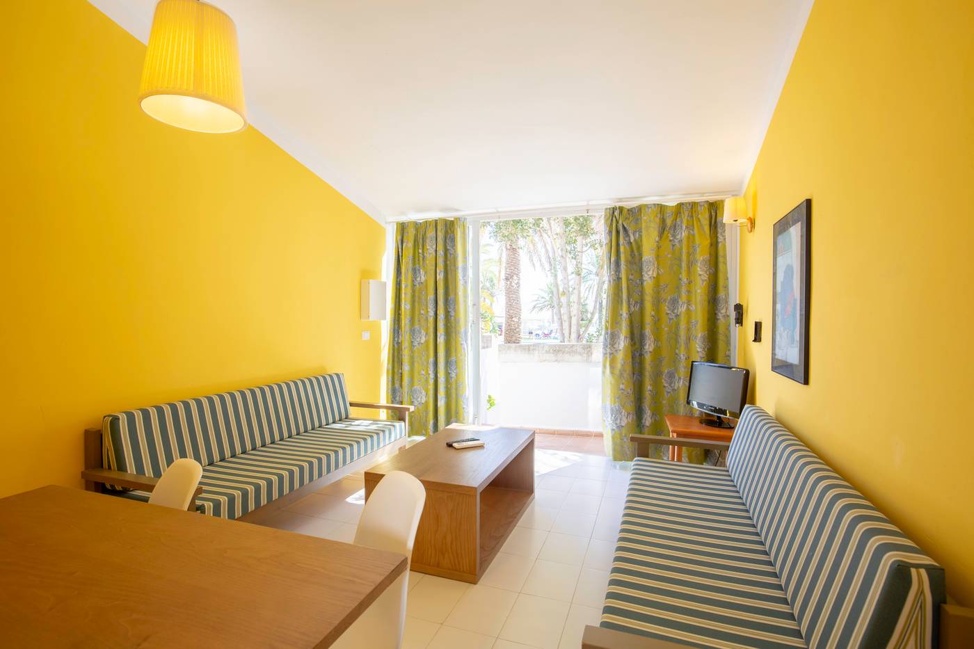 Vacances-Menorca-Resort-Room-36