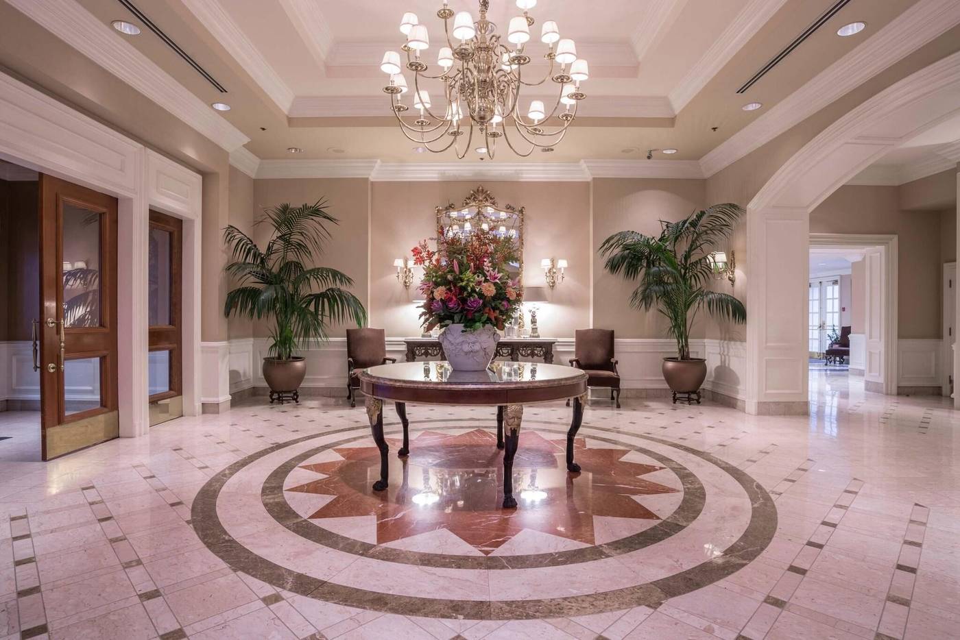 La-Grande-Residence-Vancouver-At-The-Sutton-Place-Lobby-11