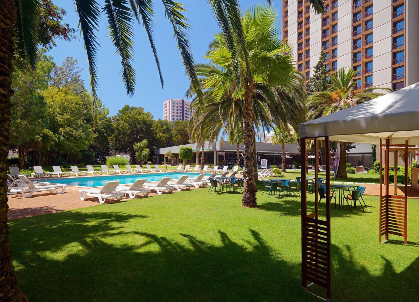 Marriott-Hotel-Lisbon-Pool-71