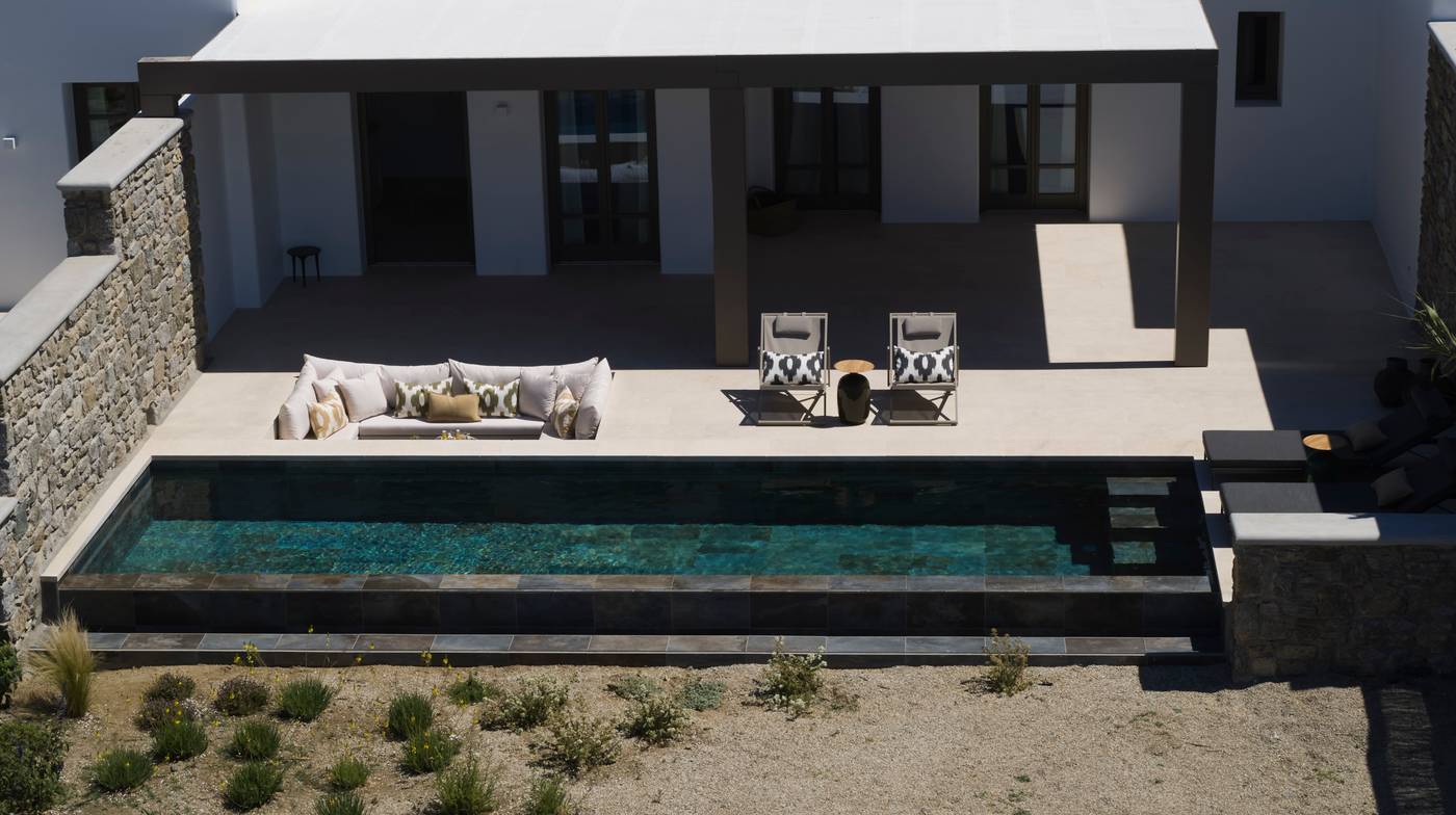 Bonzoe-Suites---Villas-Room-6