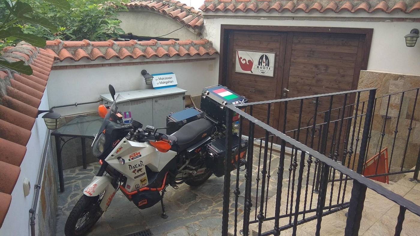 Roots-Hotel---Wine-Bar-Terrace-2