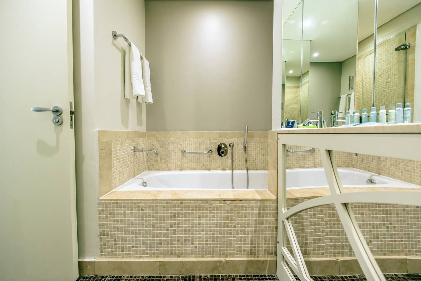 Lagoon-Beach-Room-54