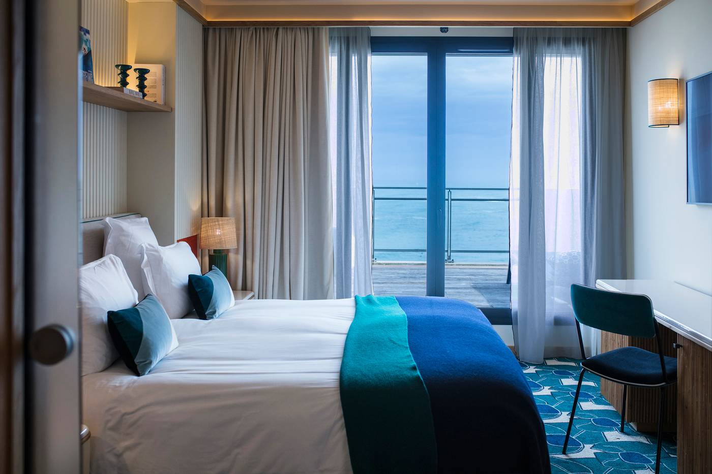 Le Cafe de Paris-France-BIARRITZ-Room-10