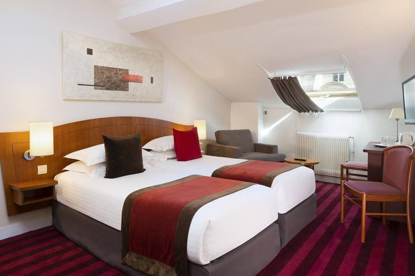 Europe-Tour-Eiffel-General-view-25