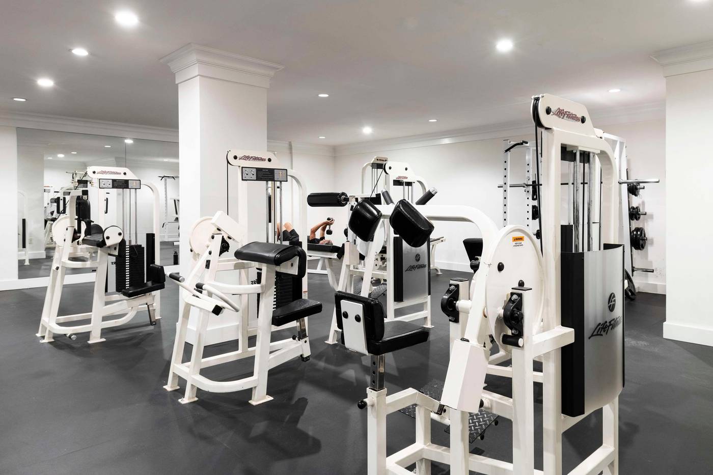 Century-Plaza-Hotel---Spa-Vancouver-Sports-and-Entertainment-98