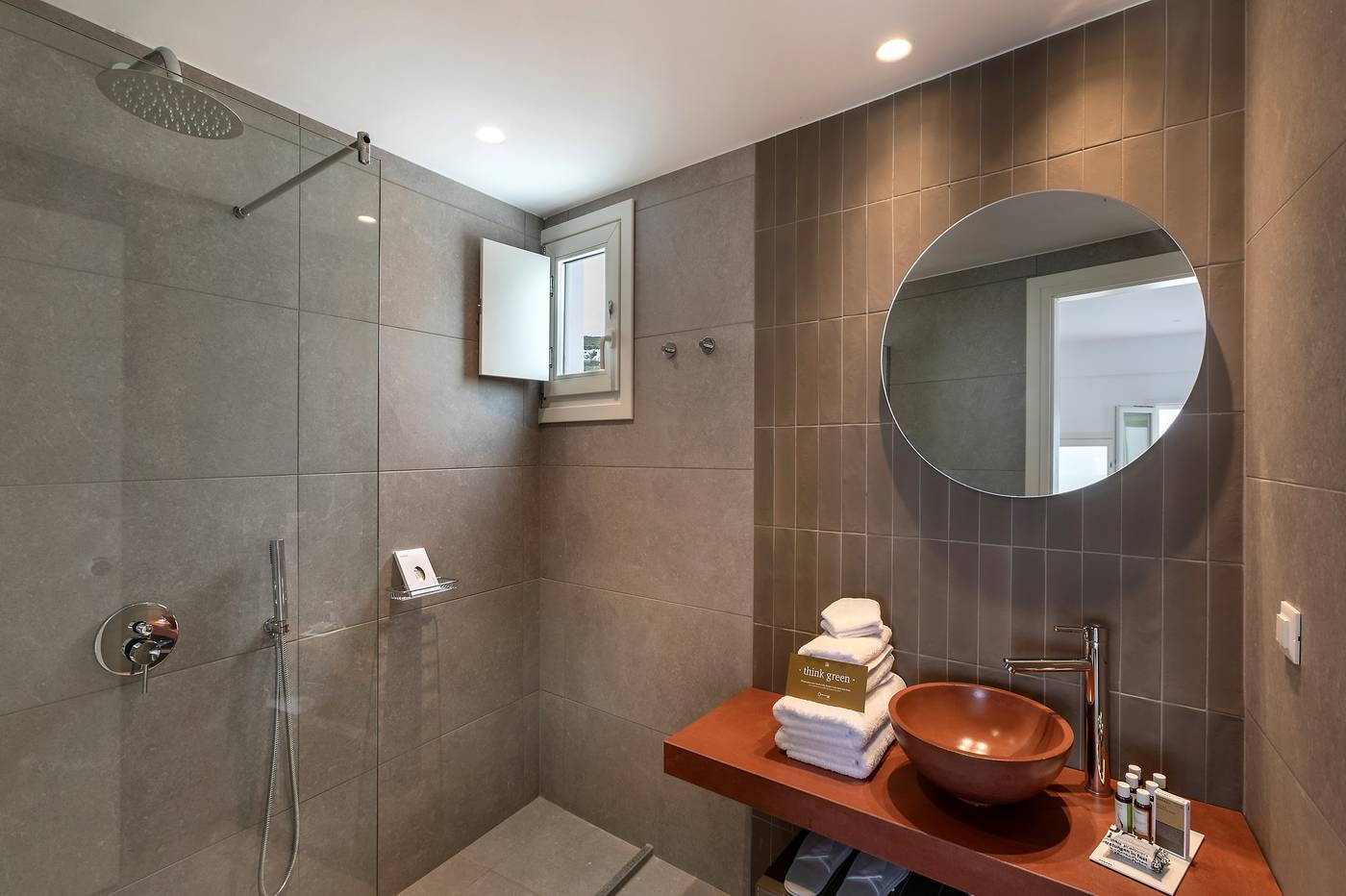 Secret-View-Hotel-Room-47