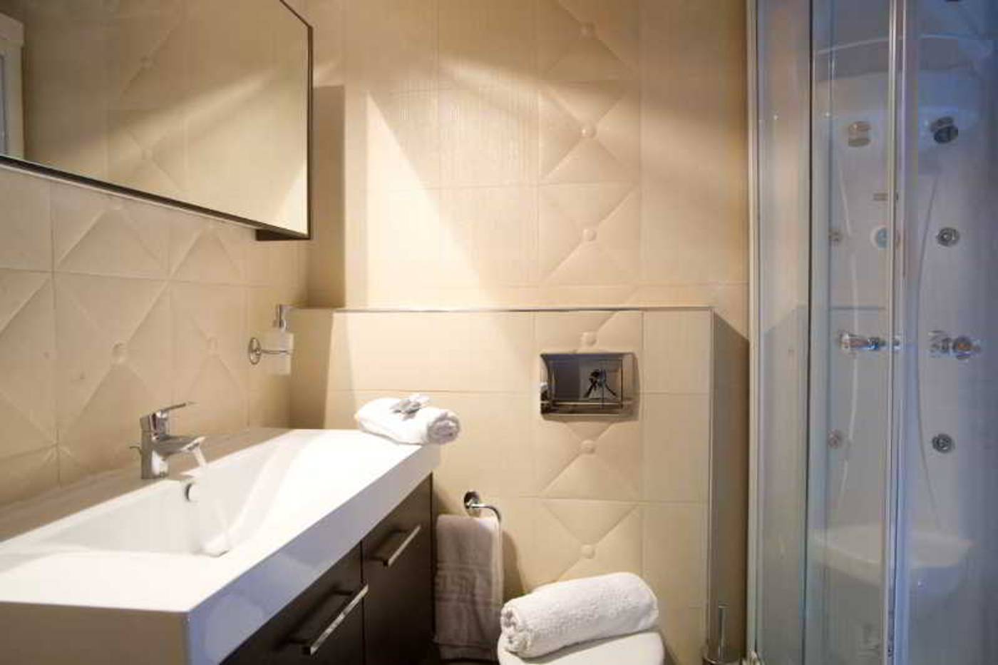 Grand-Nefeli-Room-15