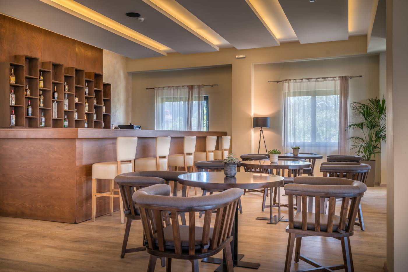 Elegance-Luxury-Executive-Suites---Adults-Only--16---Bar-23