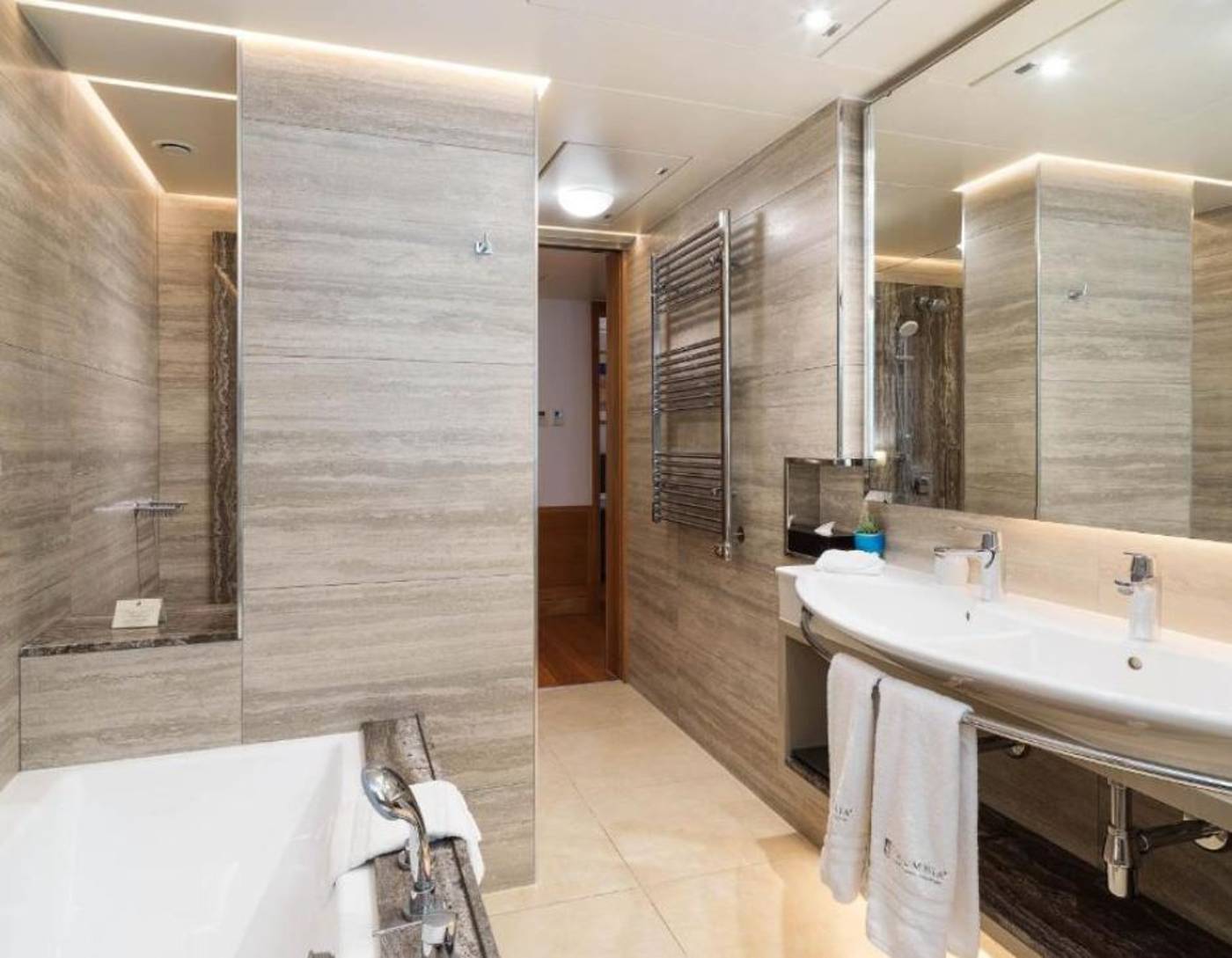 Columbia-Beach-Resort-Room-51