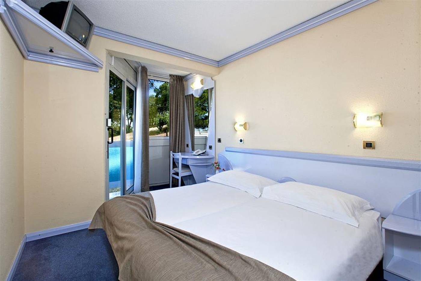 Hotel-Plavi-Plava-Laguna-Room-12