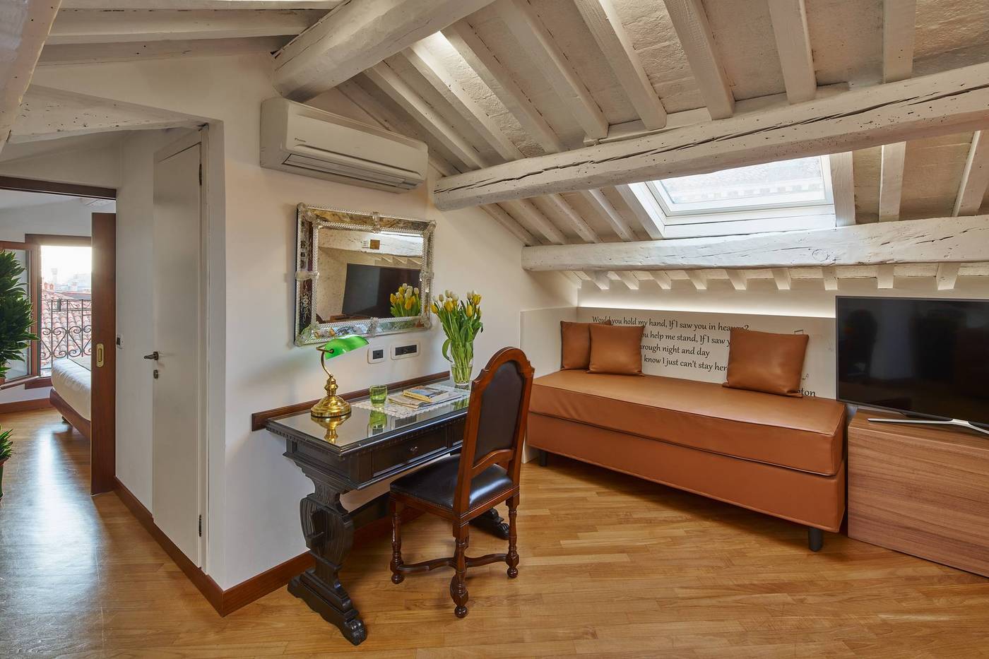 Unahotels-Ala-Venezia--Adults-16--Room-1