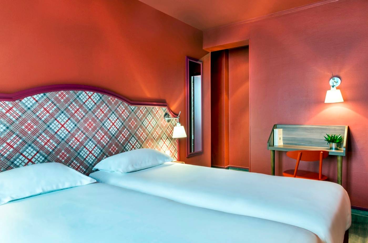 Hotel-Boris-V--by-HappyCulture-Room-8