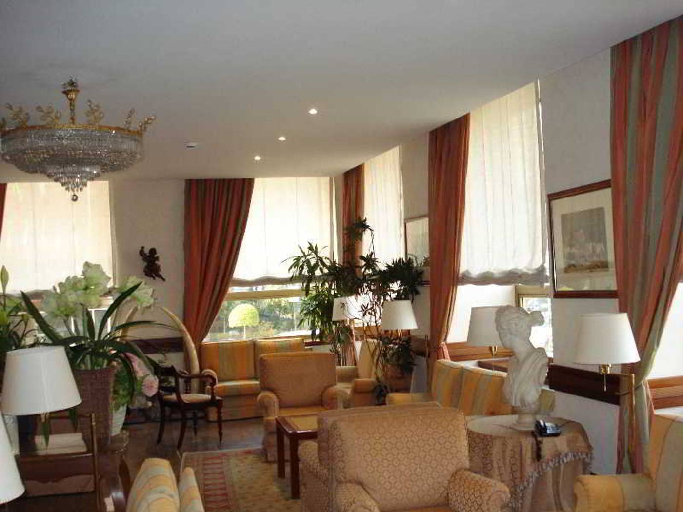 Bristol-Hotel-Lobby-7