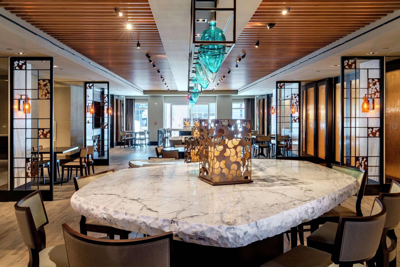 New-York-Hilton-Midtown-Restaurant-15