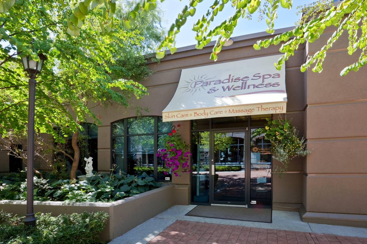 Holiday-Inn---Suites-North-Vancouver-Sports-and-Entertainment-43