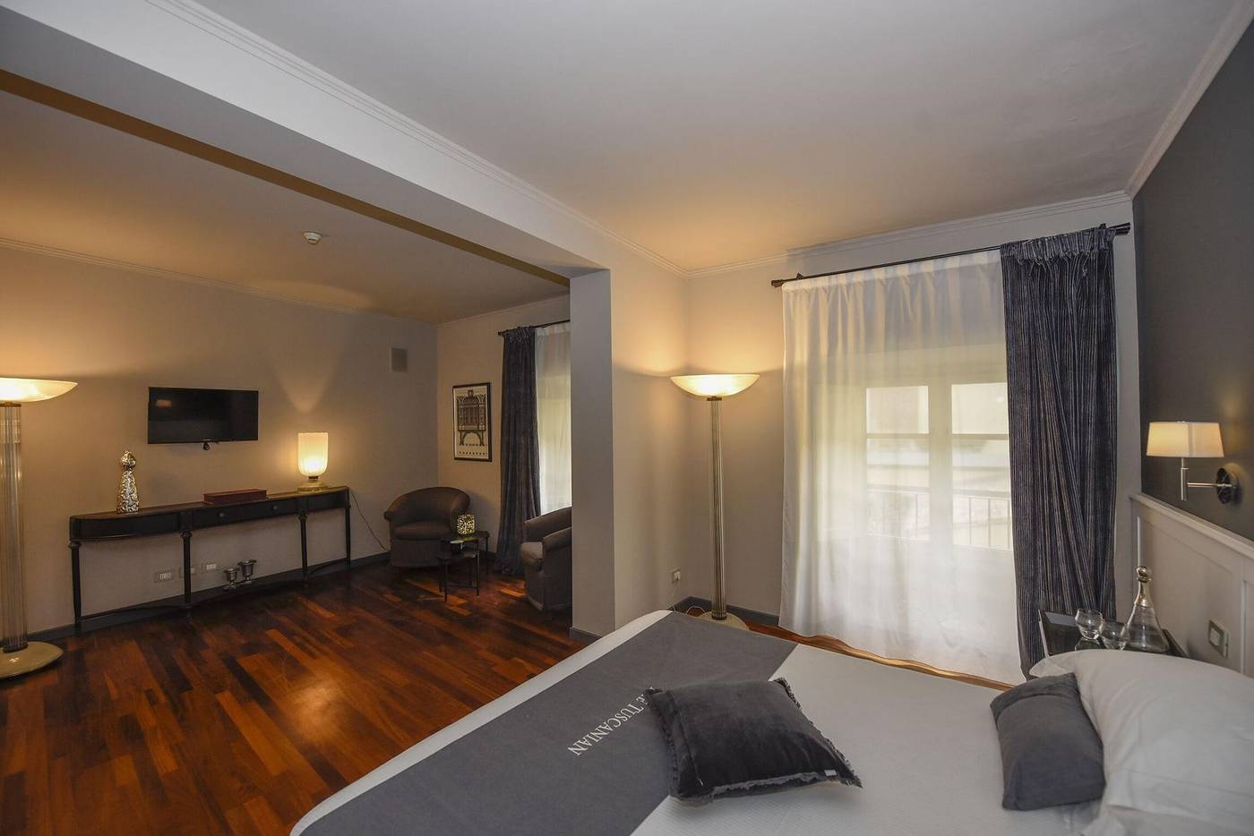 The-Tuscanian-Hotel-Room-22
