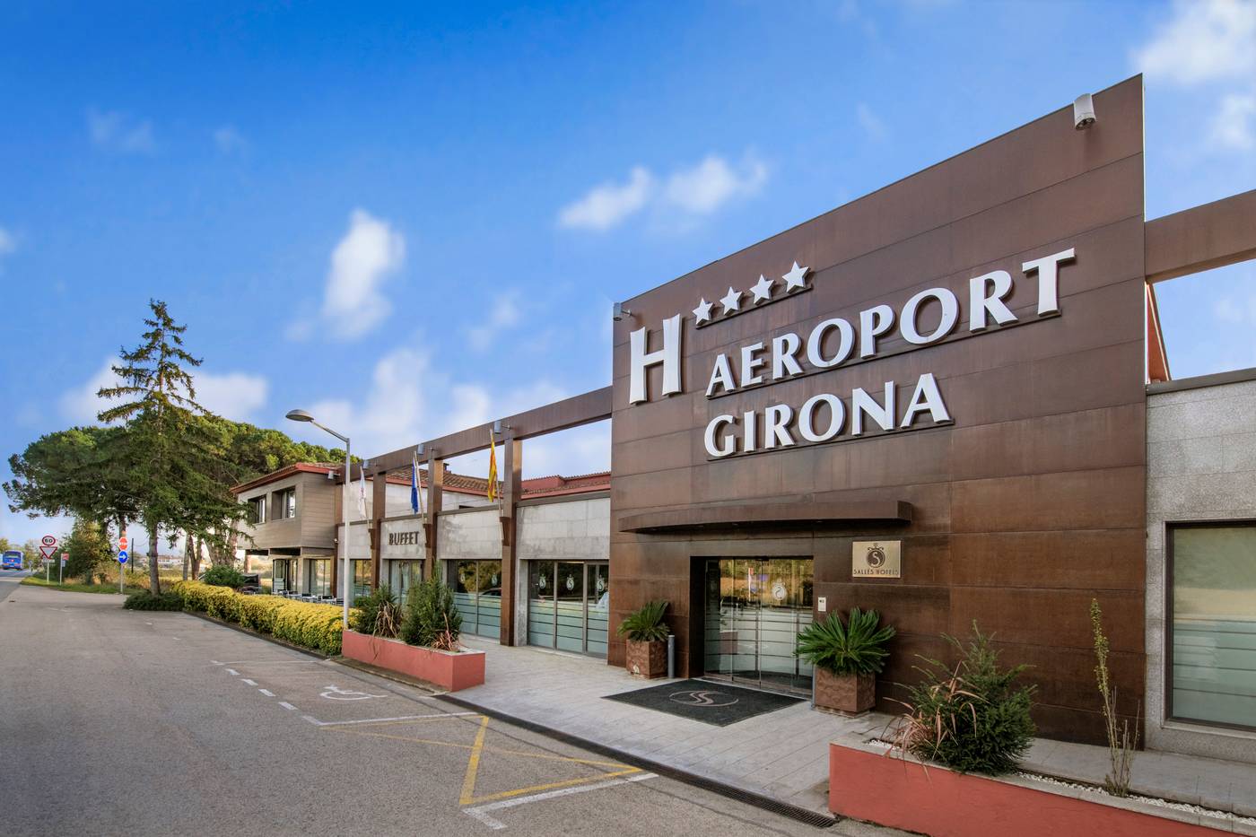 Salles-Hotel-Aeroport-de-Girona-General-view-8