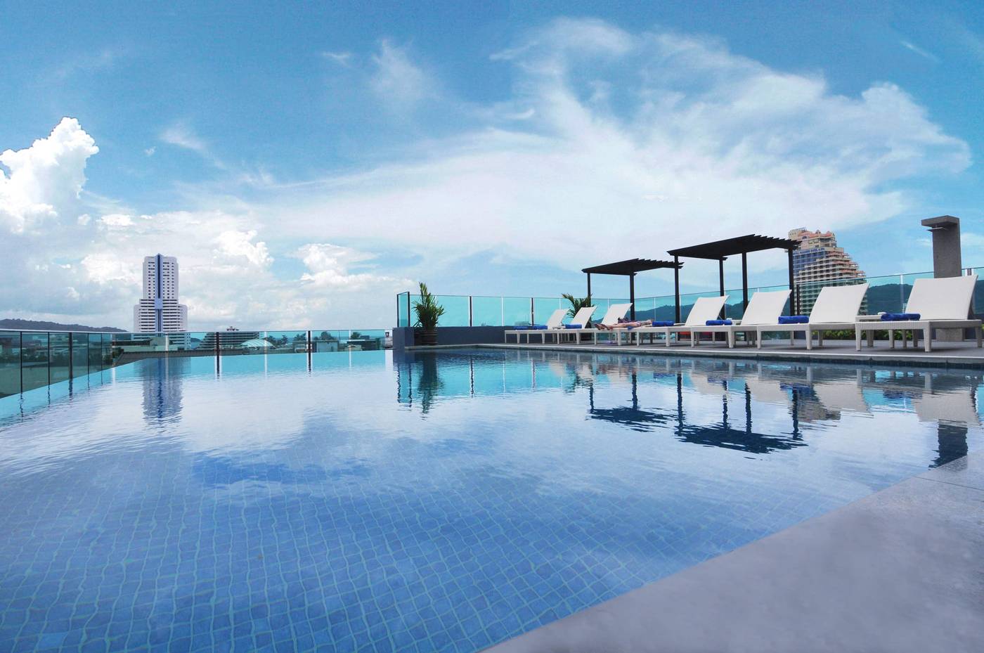 The-AIM-Patong-Hotel-Pool-1