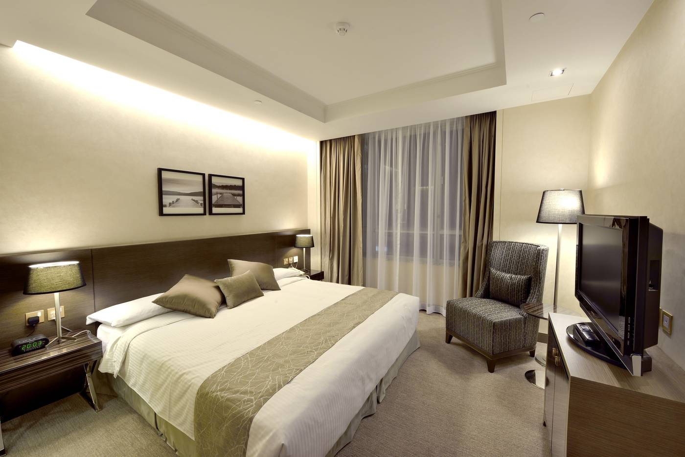 The-Salisbury---YMCA-of-Hong-Kong-Room-12