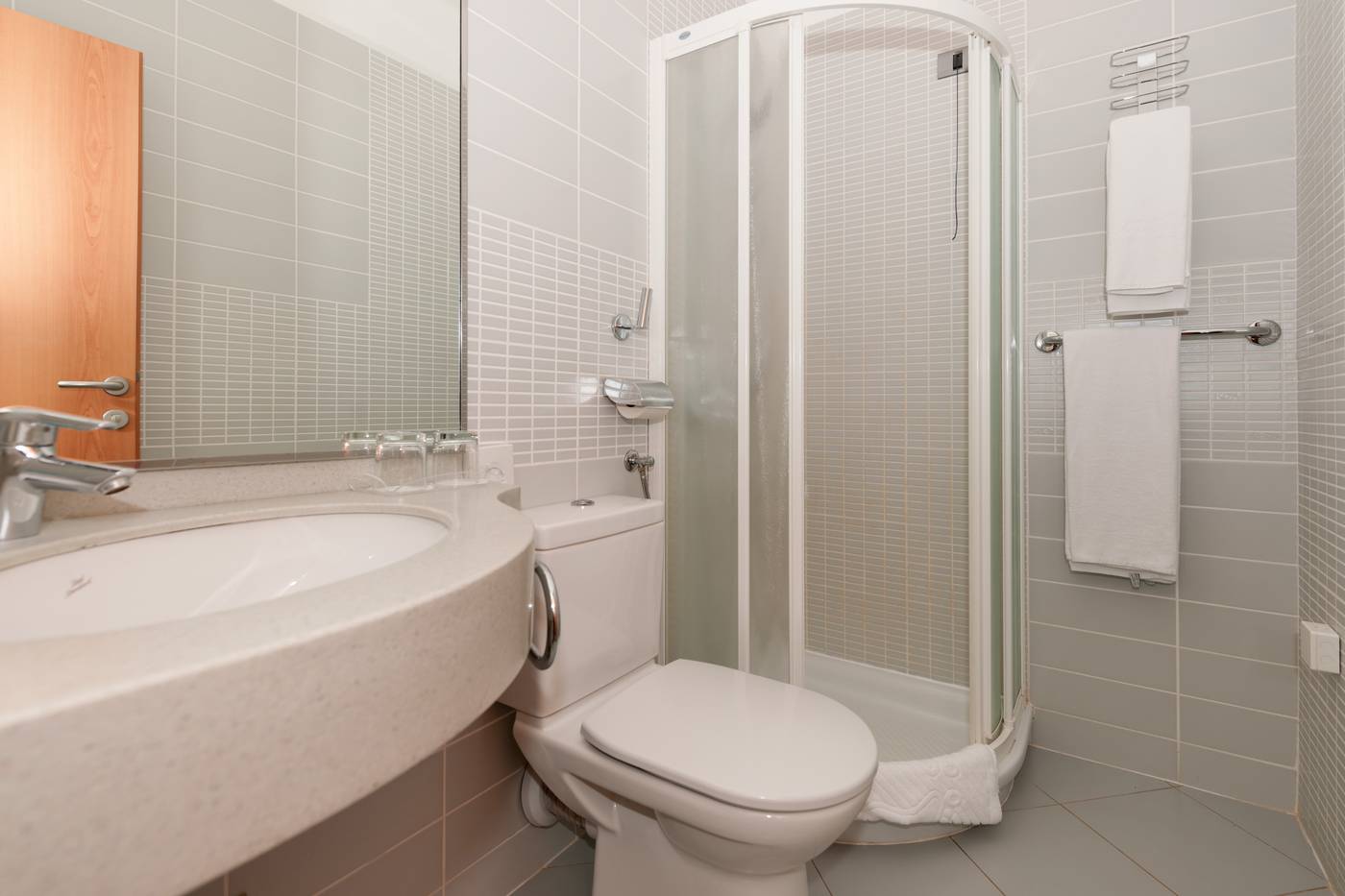 Maistra-Select-Amarin-Resort-Room-40