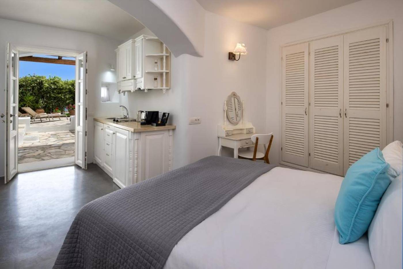 Anema-Boutique-Hotel--Villas-Santorini-Room-20
