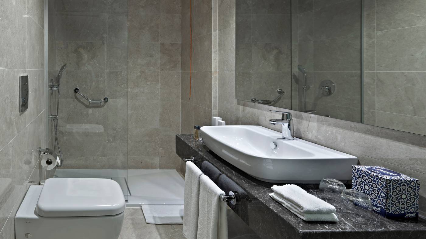 Holiday-Inn-Istanbul-Old-City-Room-35