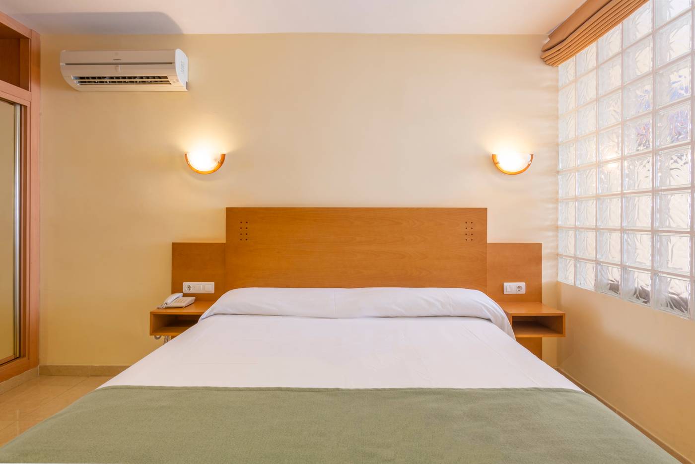 Parasol-Garden-Room-32