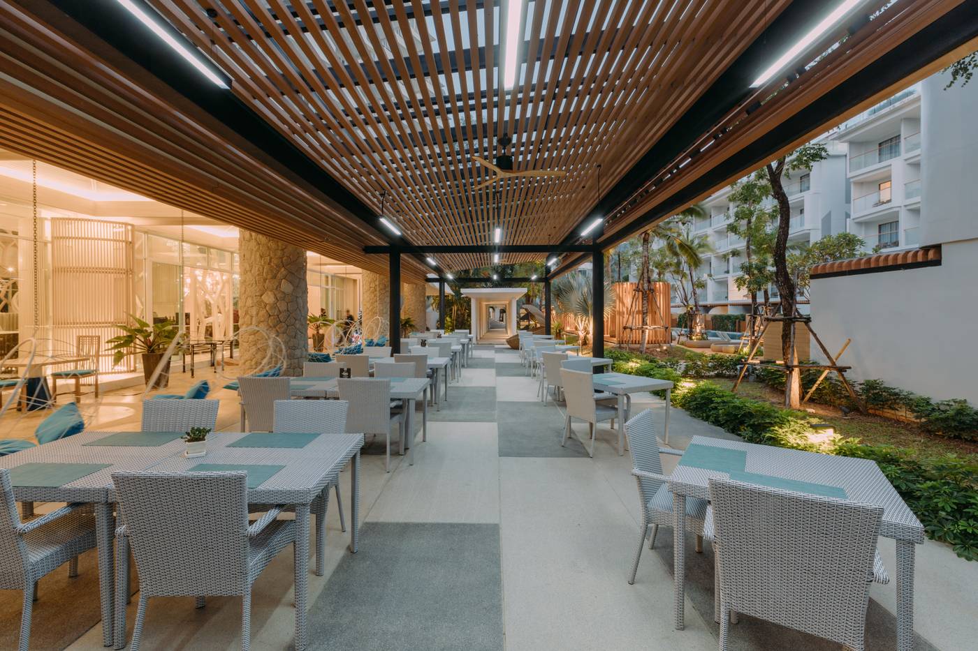 Andaman-Embrace-Patong-Restaurant-16