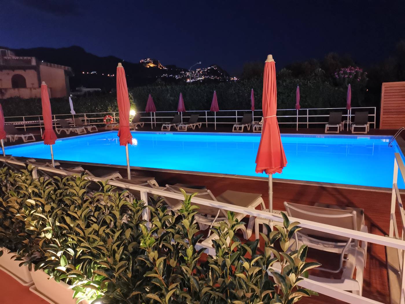 Residence-Villa-Giardini-Pool-4