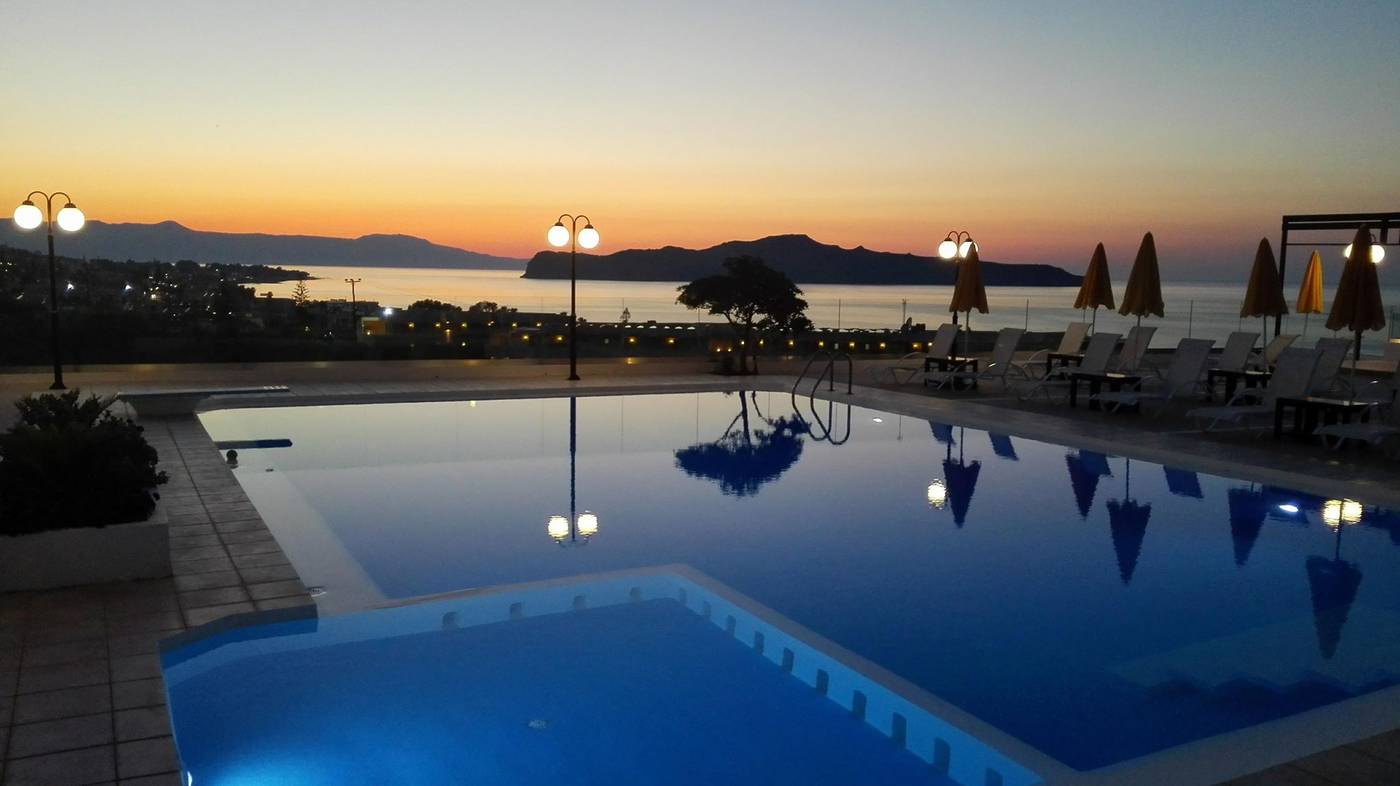 Top-Hotel-Pool-9