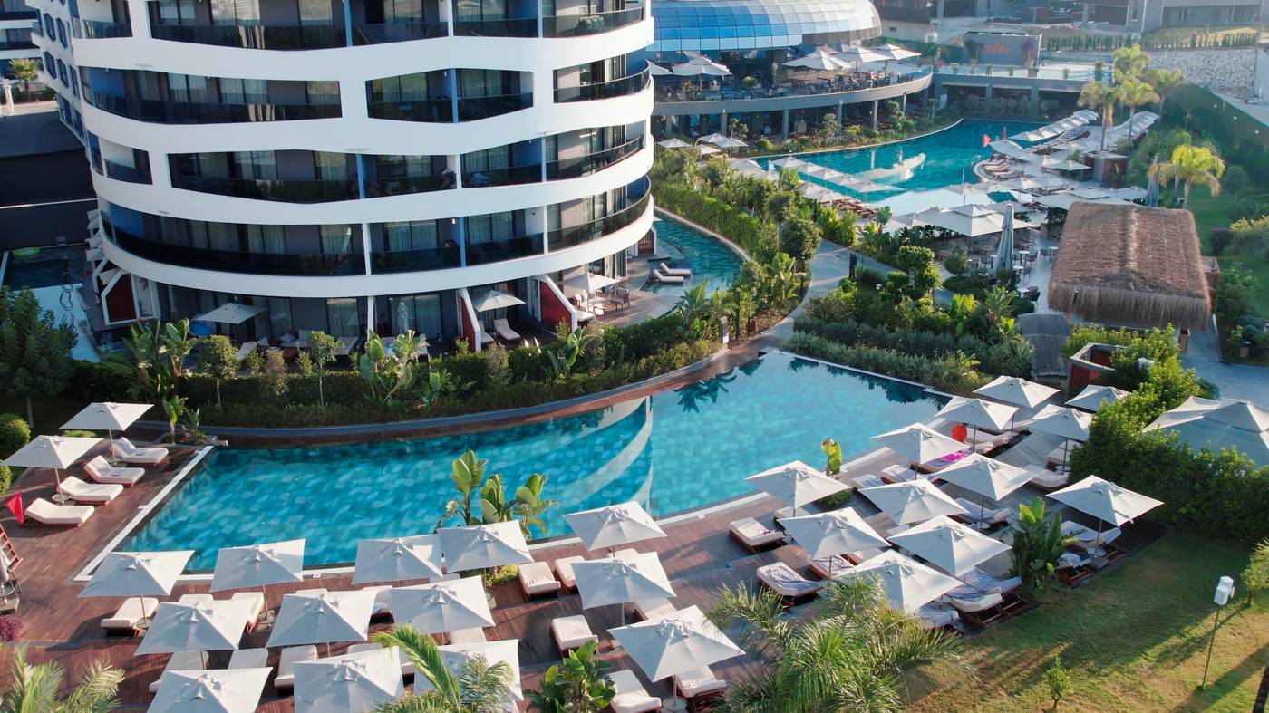 New - Liu Resort Side