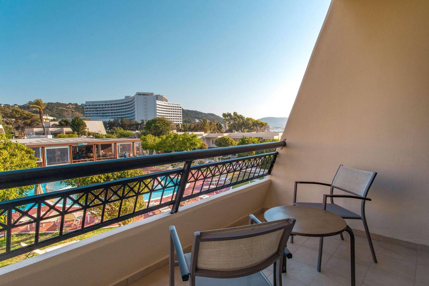 Sol-Cosmopolitan-Rhodes-Room-76